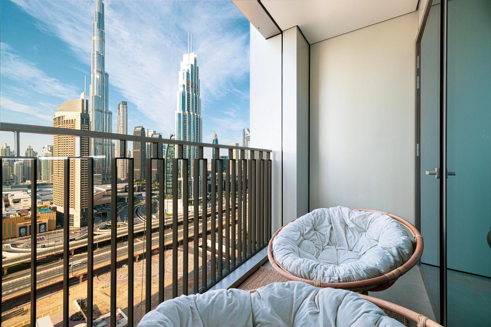 Burj Khalifa View, High Floor, Mall Access, Gym, Infinity-pool, Playground, Bbq, Family Friendly Apartment Dubai