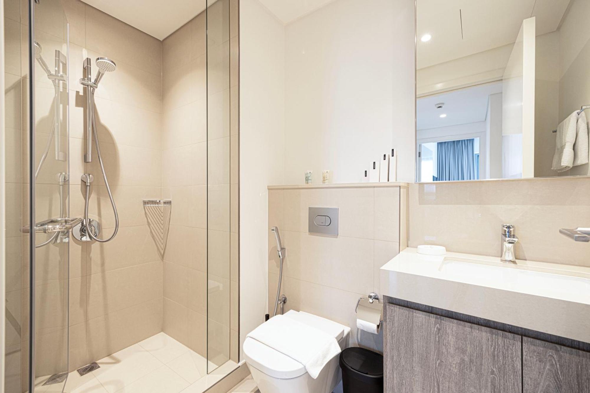 Apartment Burj Khalifa View, High Floor, Mall Access, Gym, Infinity-pool, Playground, Bbq, Family Friendly *