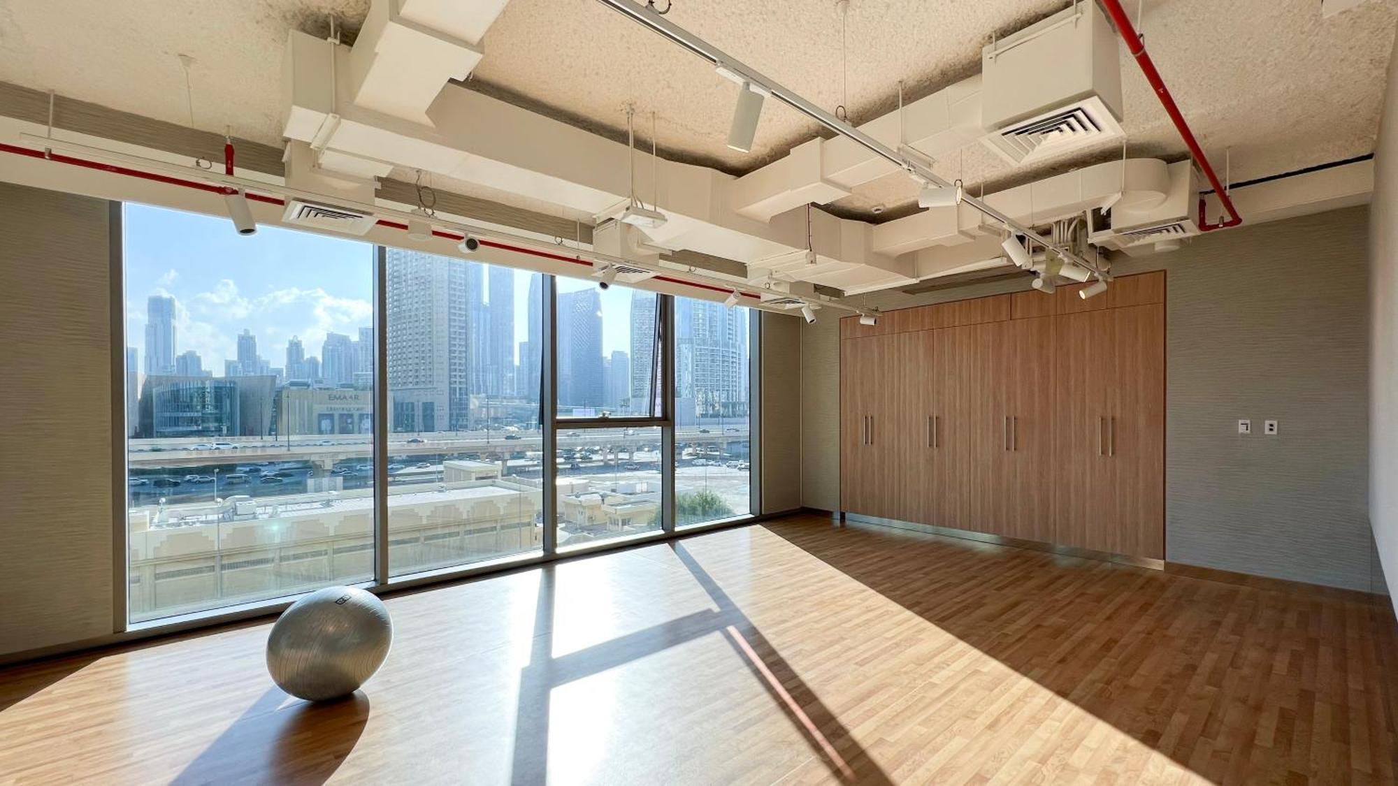 Burj Khalifa View, High Floor, Mall Access, Gym, Infinity-pool, Playground, Bbq, Family Friendly Apartment *