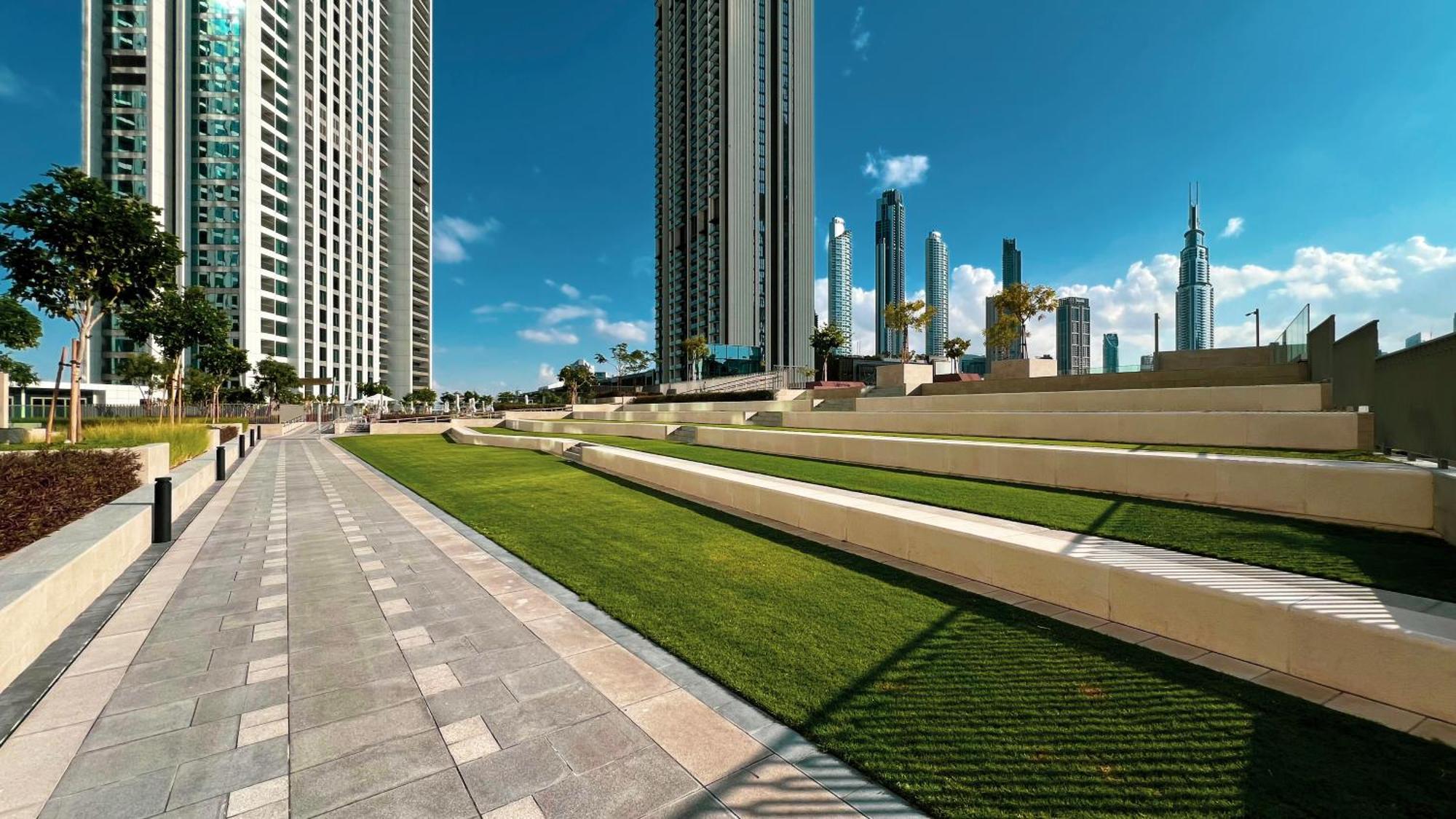 Burj Khalifa View, High Floor, Mall Access, Gym, Infinity-pool, Playground, Bbq, Family Friendly Apartment *