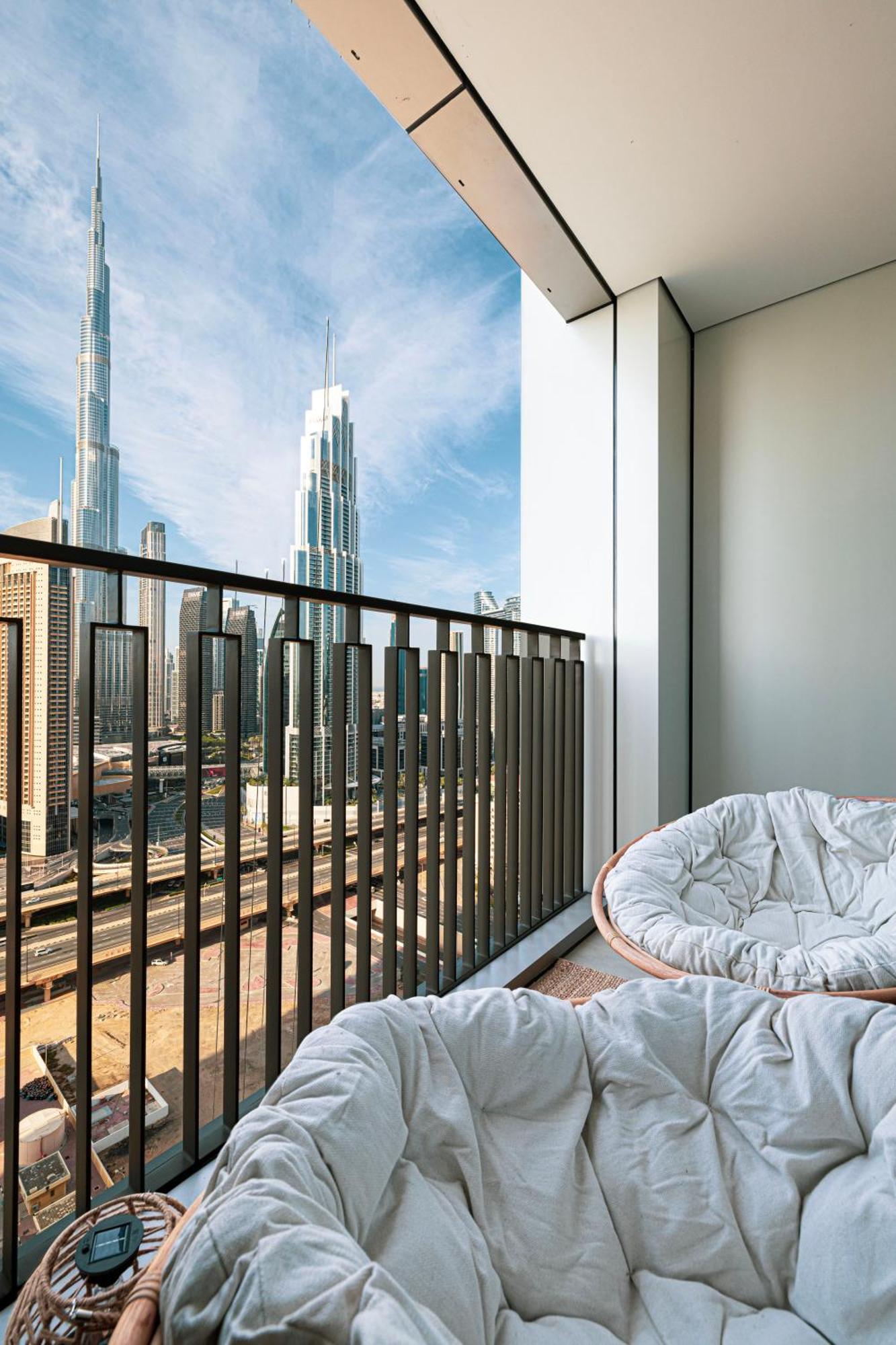 Apartment Burj Khalifa View, High Floor, Mall Access, Gym, Infinity-pool, Playground, Bbq, Family Friendly *